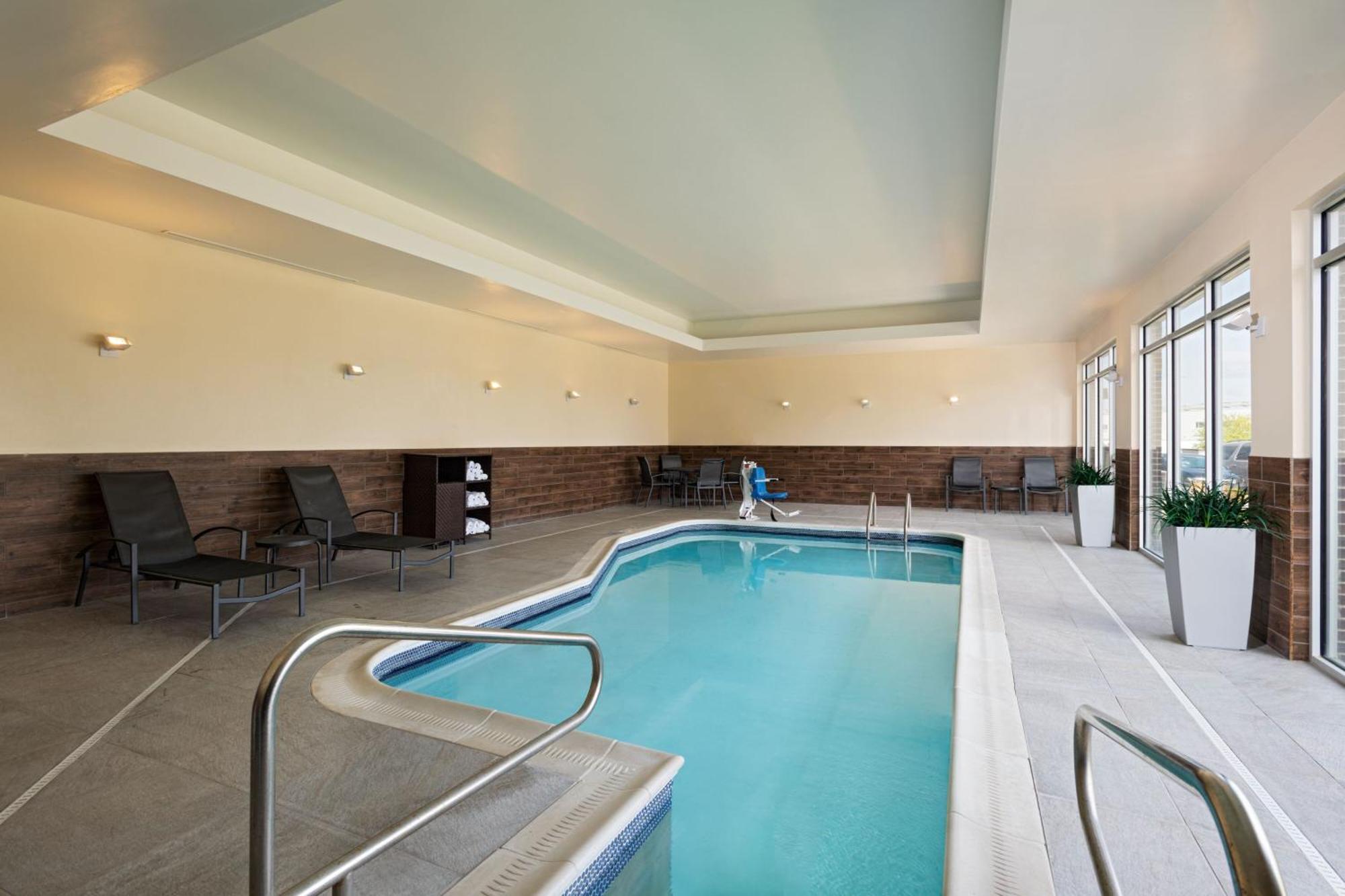 Fairfield Inn & Suites By Marriott Lincoln Airport Eksteriør billede