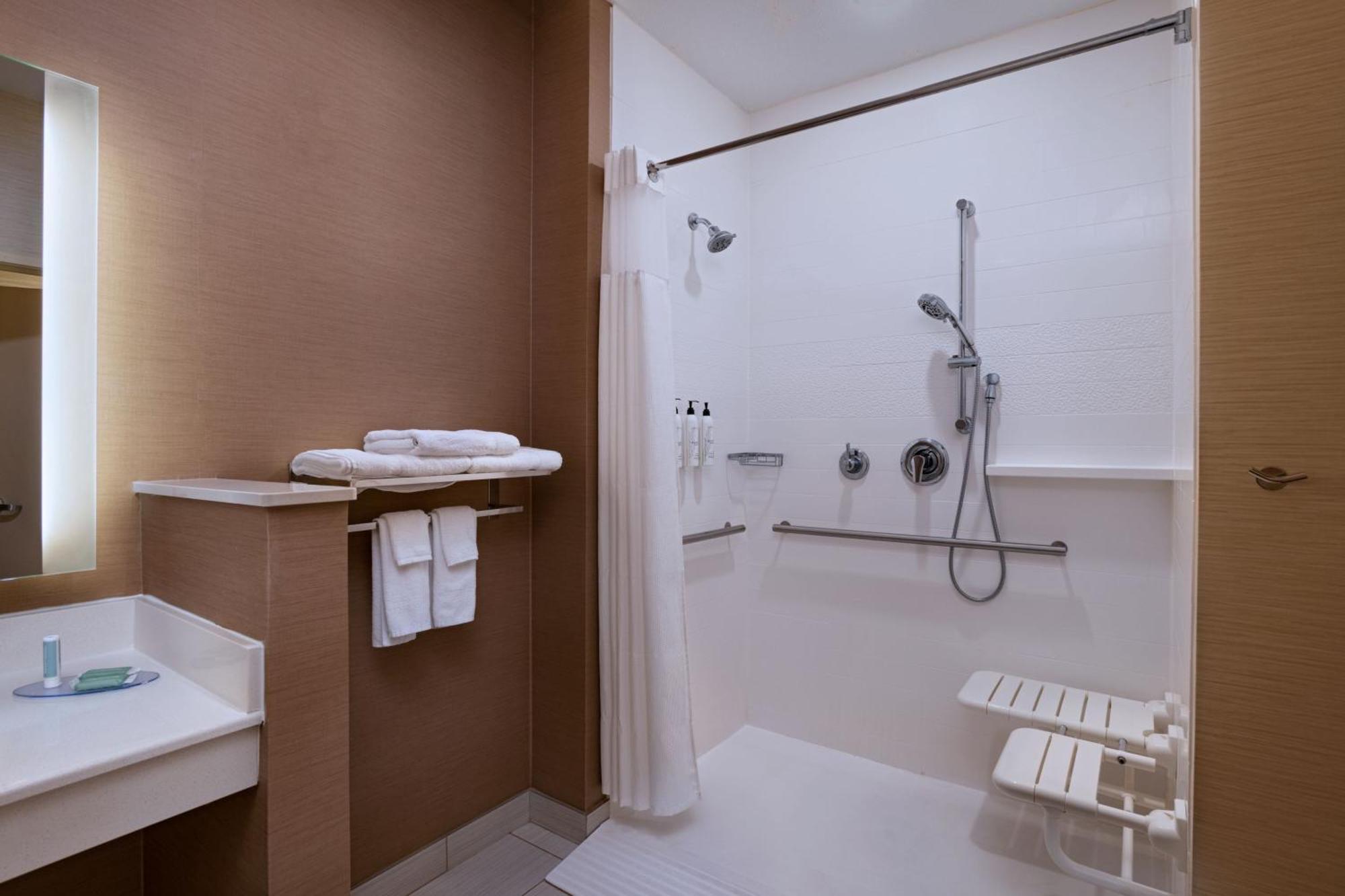 Fairfield Inn & Suites By Marriott Lincoln Airport Eksteriør billede