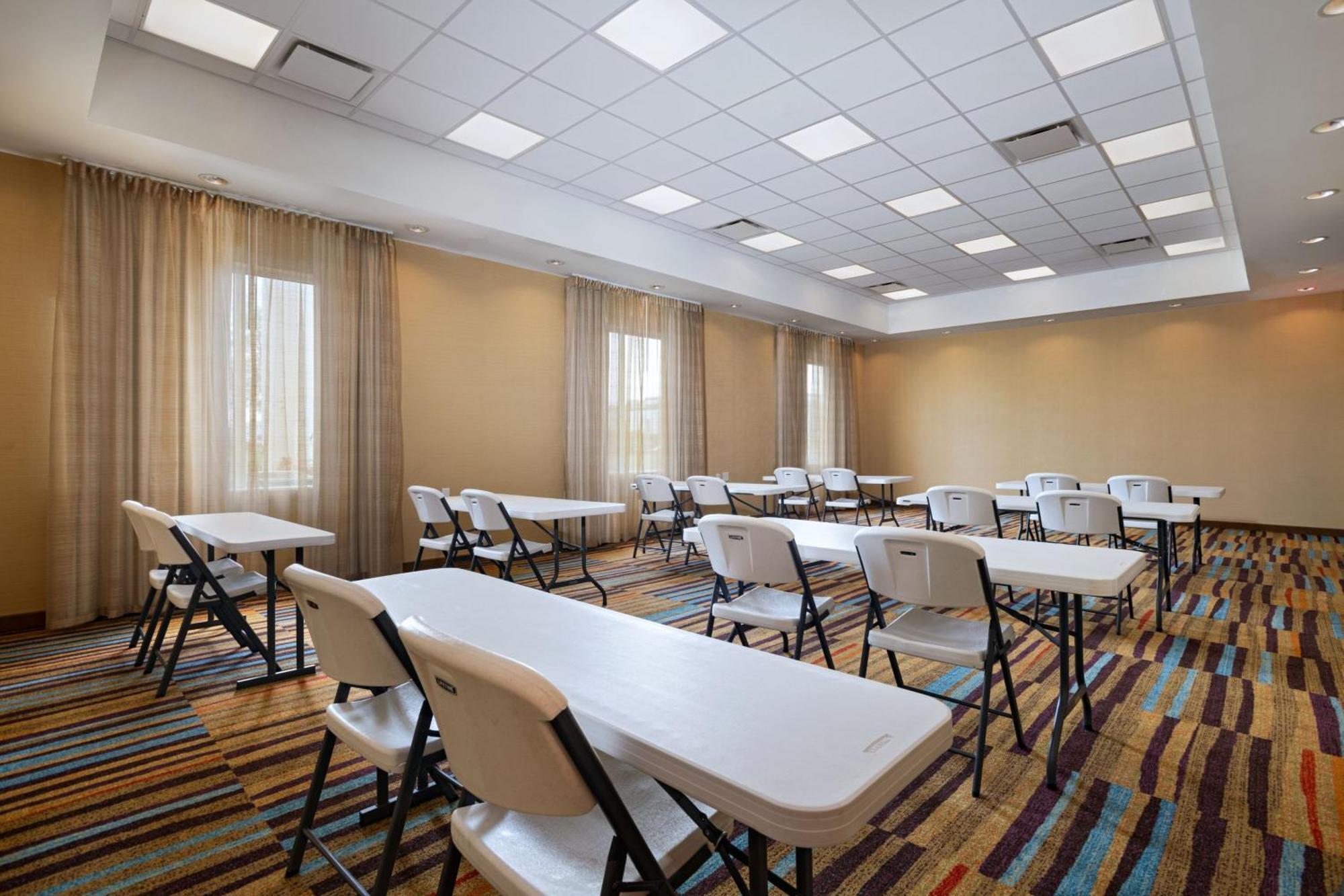 Fairfield Inn & Suites By Marriott Lincoln Airport Eksteriør billede